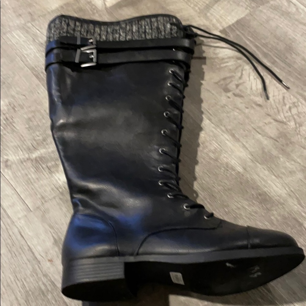 Combat boots. NWT.